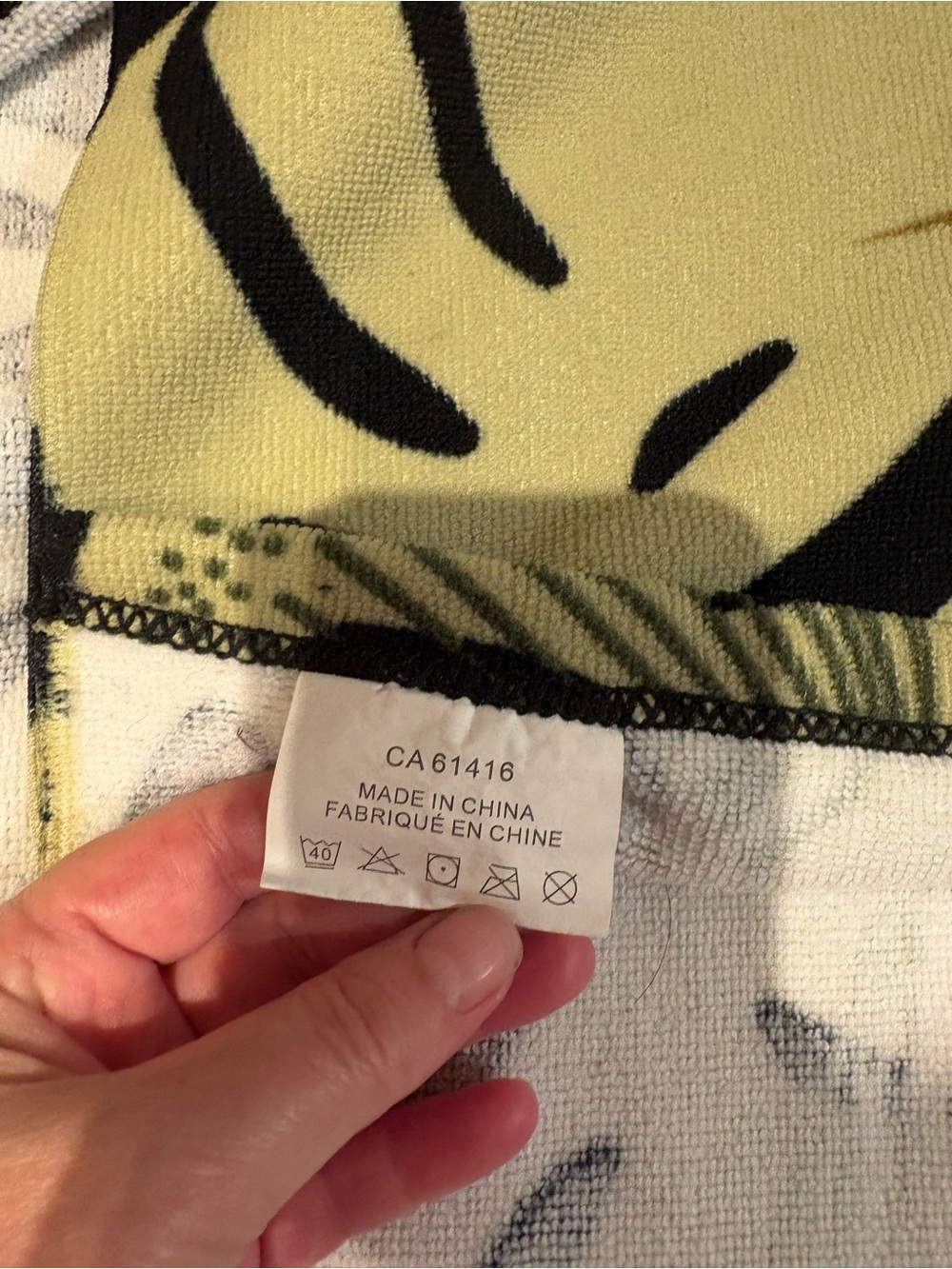 3/15$ Black Tropical Print towel - Yellow & Olive - Picture 3 of 4